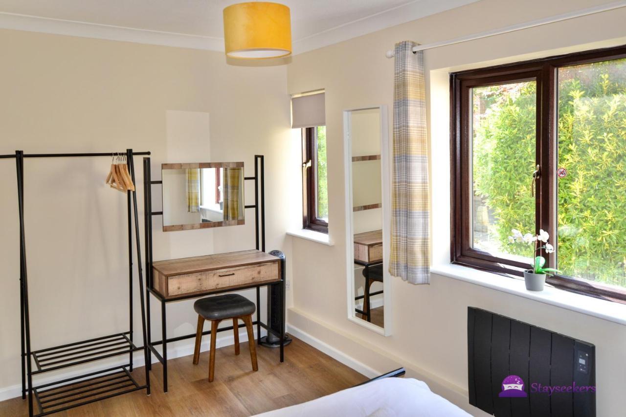 Station 1 Bed Apartment - Stayseekers Salisbury Exterior foto